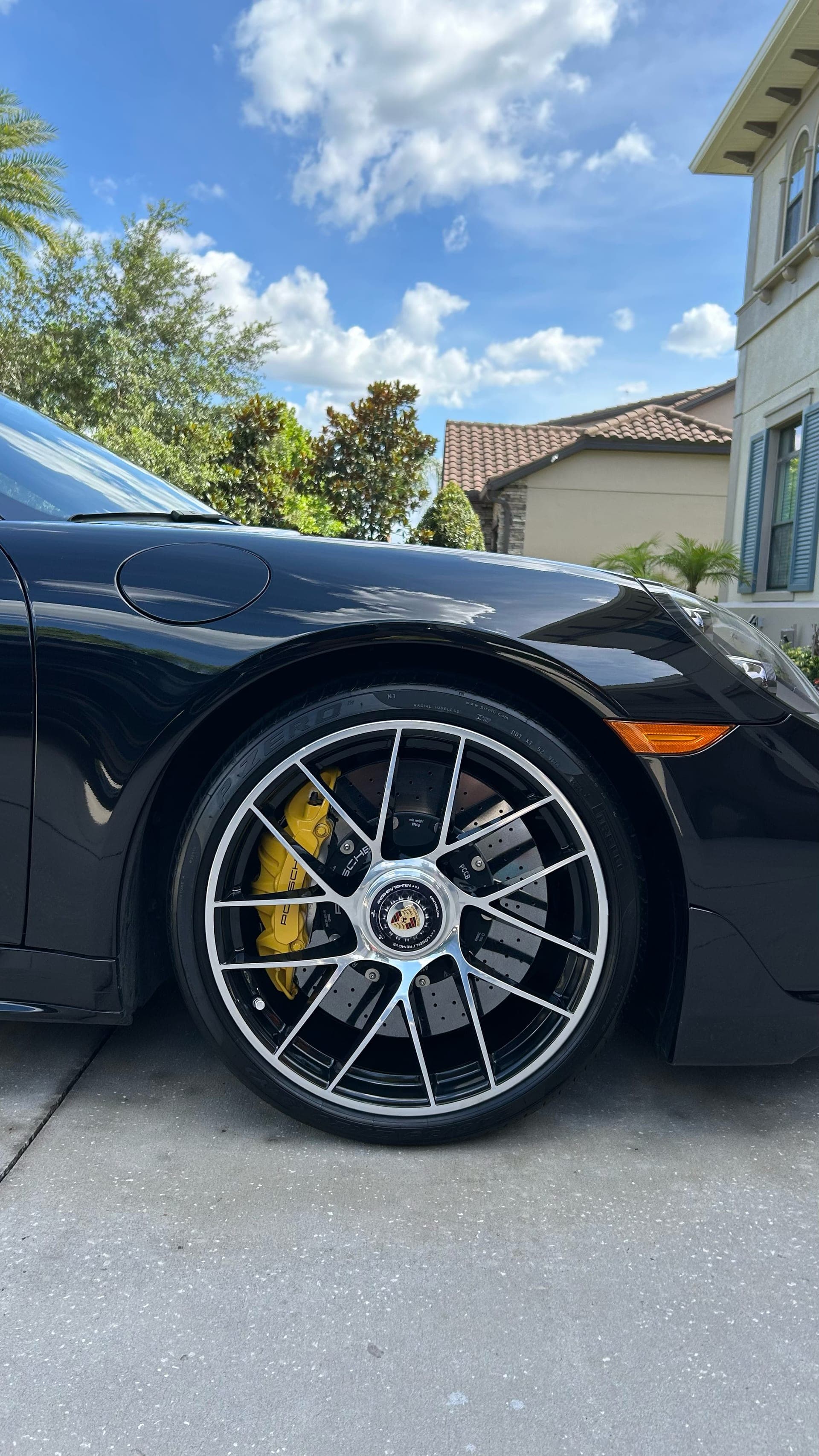 Porsche 911 Turbo S wheel and paint finished to a deep gloss